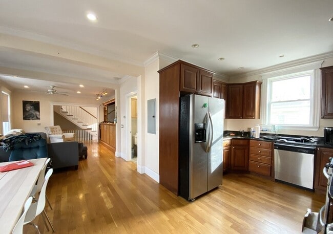 29 Spring Garden St in Boston, MA - Building Photo - Building Photo