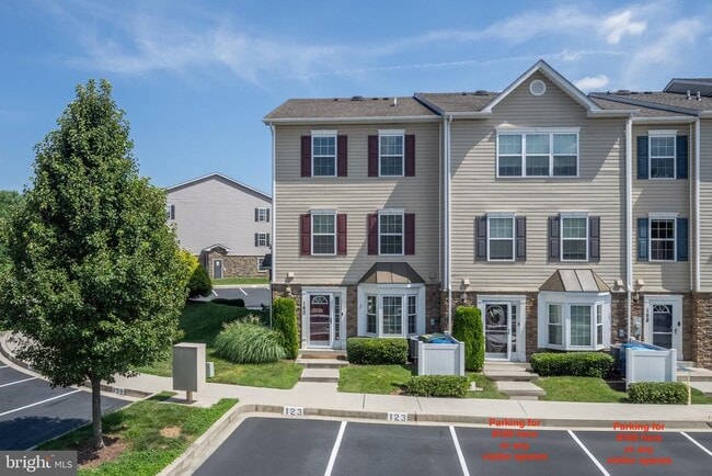 1821 Cassandra Dr in Eldersburg, MD - Building Photo - Building Photo