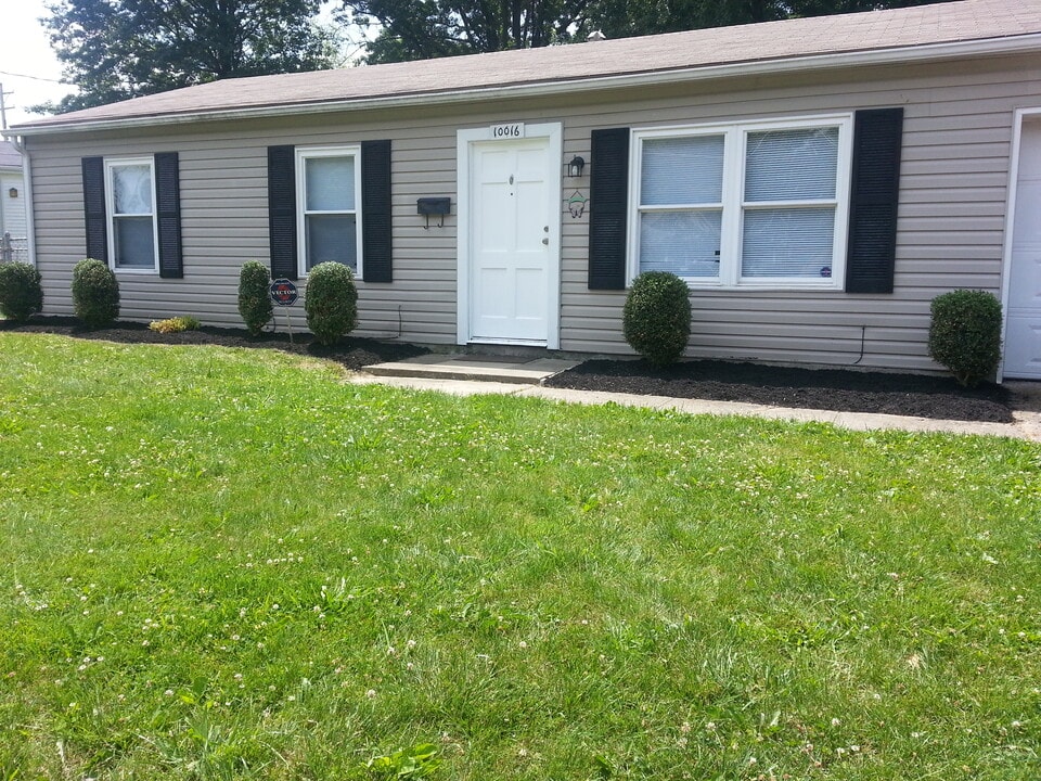 10016 Robsion Rd in Louisville, KY - Building Photo
