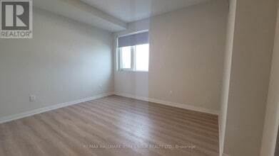 13042 Yonge St in Richmond Hill, ON - Building Photo - Building Photo