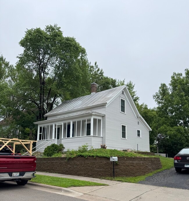 property at 923 7th St S