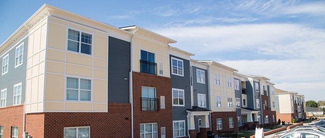 The Flats at Cornerstone (Student Housing) in Lynchburg, VA - Foto de edificio - Building Photo