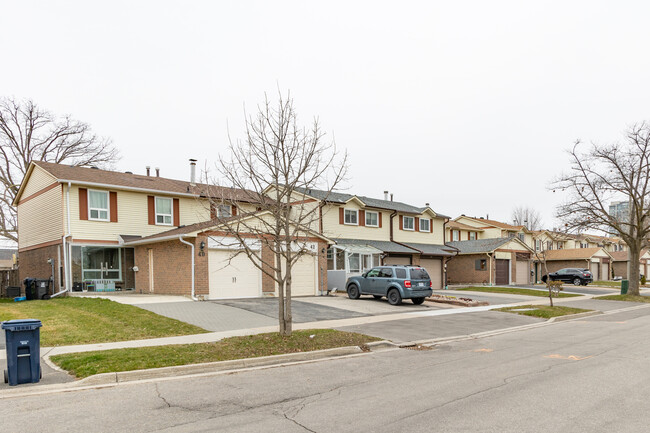 60 Truro Cres in Toronto, ON - Building Photo - Building Photo