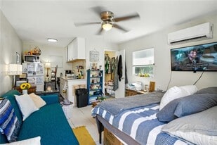 702 50th St in West Palm Beach, FL - Building Photo