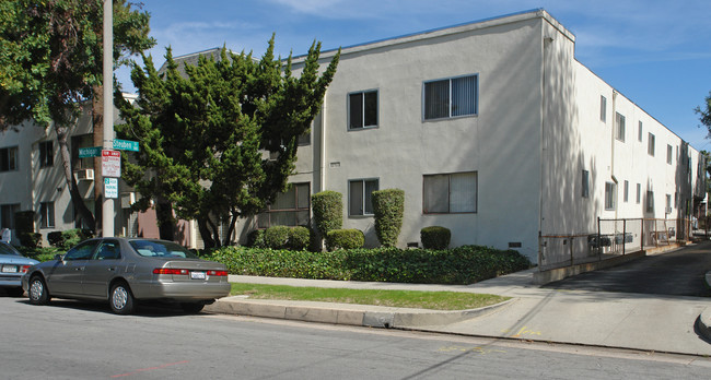 110 Michigan Ave in Pasadena, CA - Foto de edificio - Building Photo