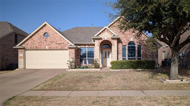 5039 Golden Eagle Dr in Grand Prairie, TX - Building Photo