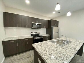 7107 N 59th Ln, Unit 3 in McAllen, TX - Building Photo - Building Photo