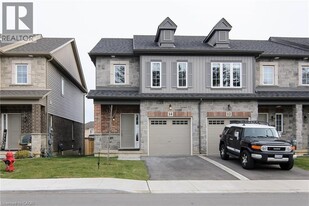 14 Cleland Ave in Hamilton, ON - Building Photo