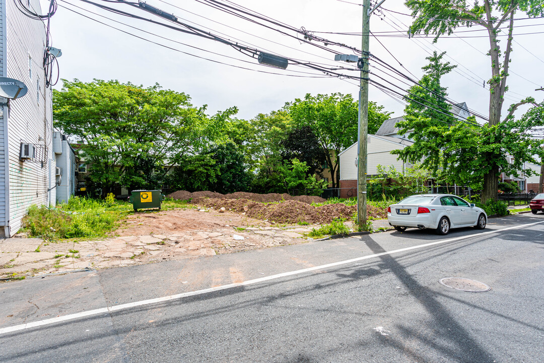 41 Astor St in Newark, NJ - Building Photo