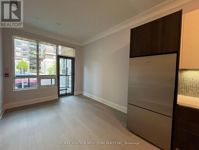 25-125 Water Walk Dr in Markham, ON - Building Photo - Building Photo
