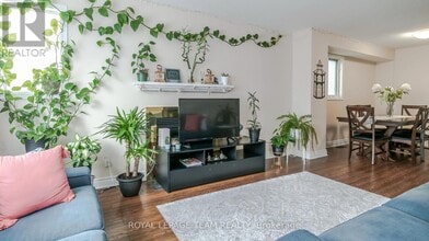 123 Queensbury Dr in Ottawa, ON - Building Photo - Building Photo