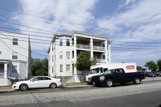 521-523 Washington Ave in Portland, ME - Foto de edificio - Building Photo