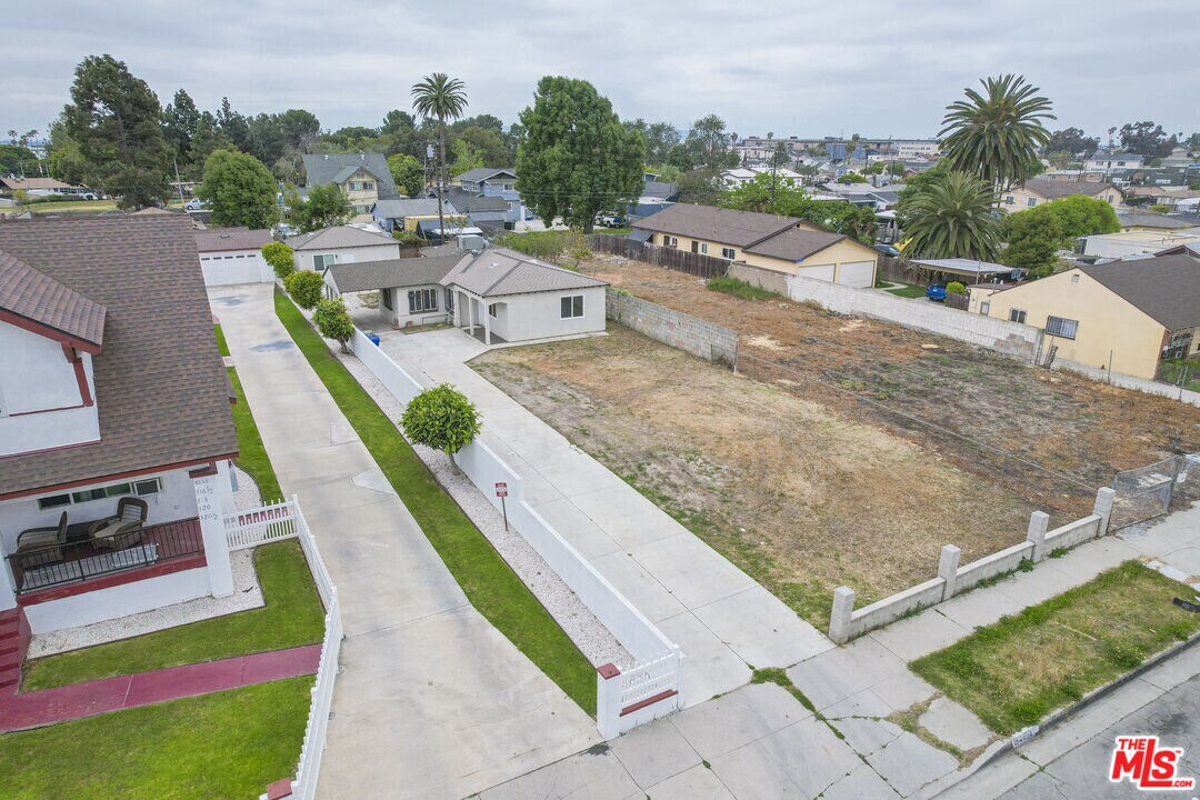 322 W 122nd St in Los Angeles, CA - Foto de edificio