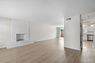 Kimberley Parkside in Houston, TX - Building Photo - Interior Photo