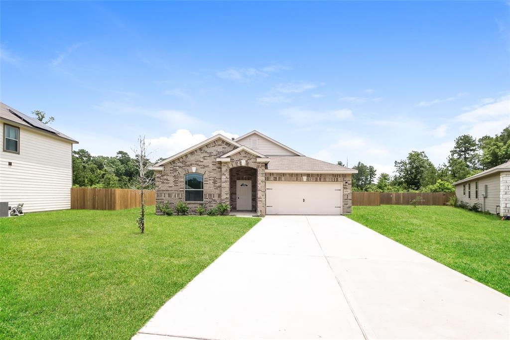 11061 Patriot Ct in Cleveland, TX - Building Photo