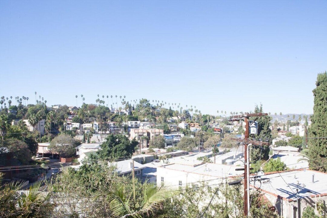 1513 Murray Dr in Los Angeles, CA - Foto de edificio