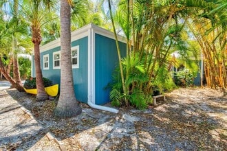 3663 Egerton Cir in Sarasota, FL - Foto de edificio - Building Photo