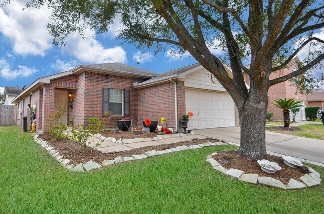 5735 Westminster Village Dr in Houston, TX - Building Photo - Building Photo