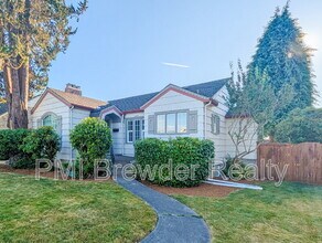 1822 Rucker Ave in Everett, WA - Building Photo - Building Photo