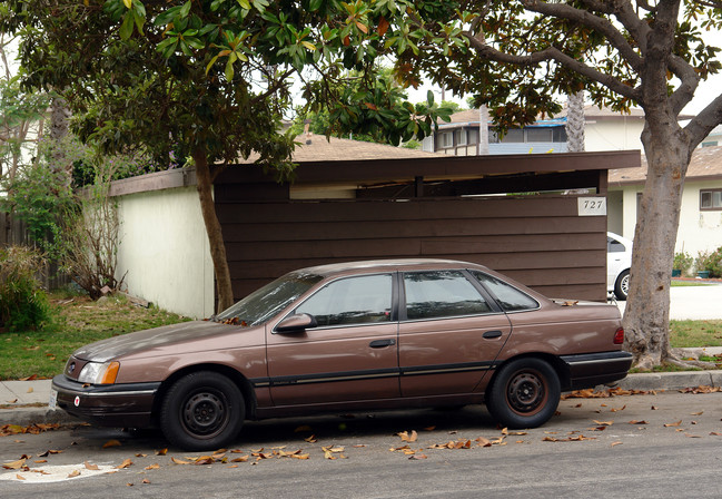 727 Indiana Ct in El Segundo, CA - Building Photo - Building Photo