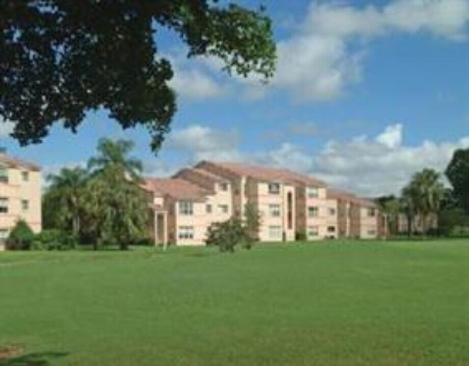 3320 Pinewalk Dr N, Unit 1723 Photo