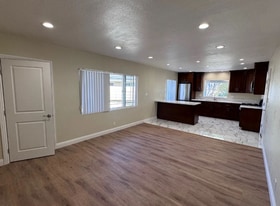 207 Wesley Ave in Ventura, CA - Building Photo