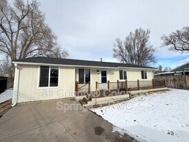 27 Hopi St in Colorado Springs, CO - Building Photo
