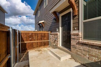 735 Harvest Moon Dr in Venus, TX - Building Photo - Building Photo