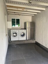 6561 SW 30th St-Unit -Front in Miami, FL - Foto de edificio - Building Photo