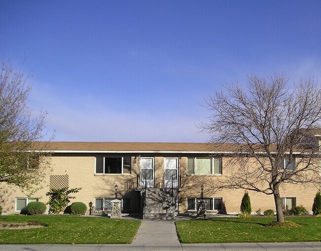 754 N Saturn Ave in Idaho Falls, ID - Foto de edificio - Building Photo
