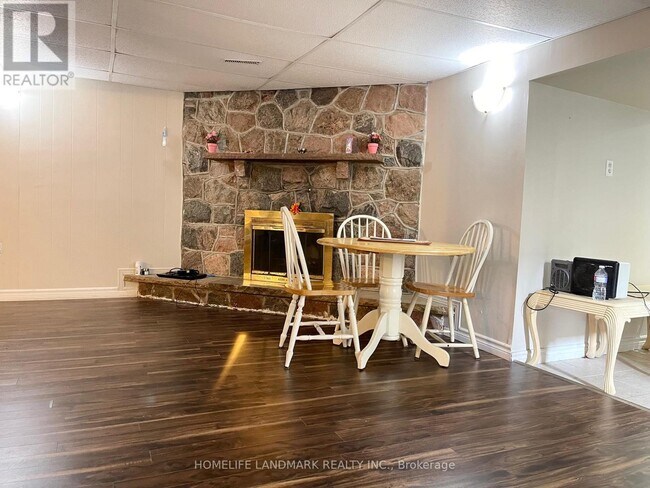 31 Compton Dr in Toronto, ON - Building Photo - Building Photo