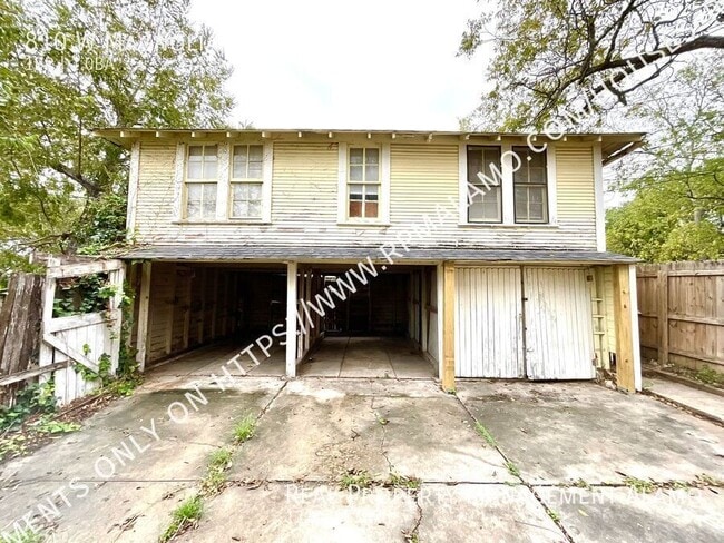 property at 810 W Magnolia Ave