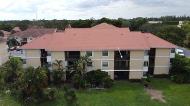 5801 Riverside Dr in Coral Springs, FL - Foto de edificio - Building Photo