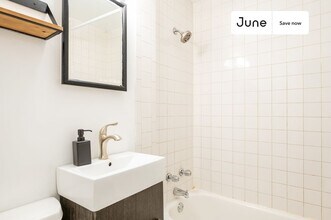 2250 W North Ave in Chicago, IL - Building Photo - Building Photo