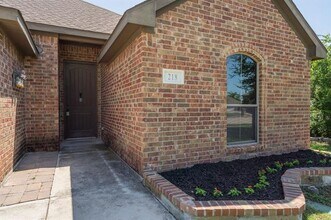 218 Windmill Dr in Justin, TX - Building Photo - Building Photo