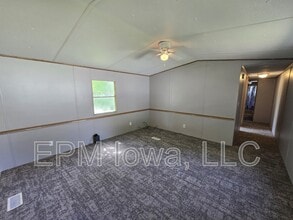 700 W Ridgeway Ave in Cedar Falls, IA - Building Photo - Building Photo