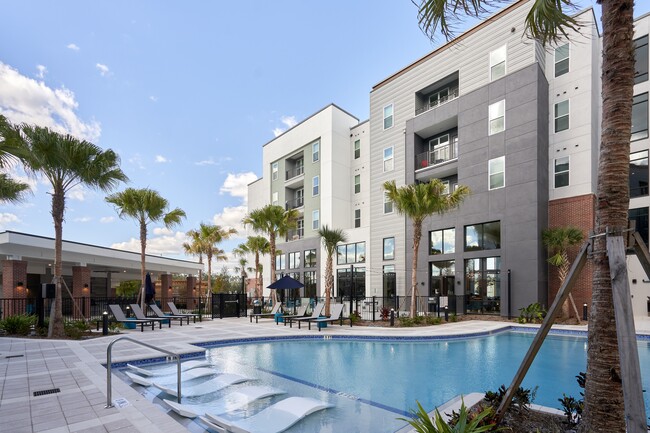 The Accolade Collegiate Village West in Orlando, FL - Building Photo - Building Photo