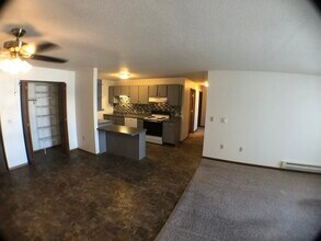 Patriot Place Apartments in Tomah, WI - Foto de edificio - Building Photo