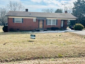2979 Grier St in Newton, NC - Building Photo