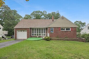 21 Aspen Rd in West Orange, NJ - Building Photo