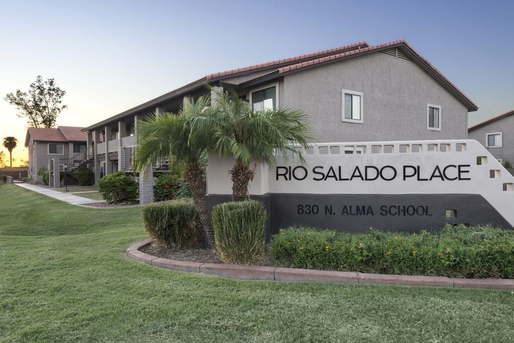 830 Alma School N Rd in Mesa, AZ - Building Photo