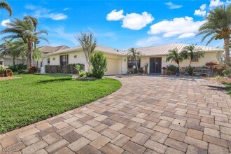 2556 SW 28th Pl in Cape Coral, FL - Building Photo - Building Photo