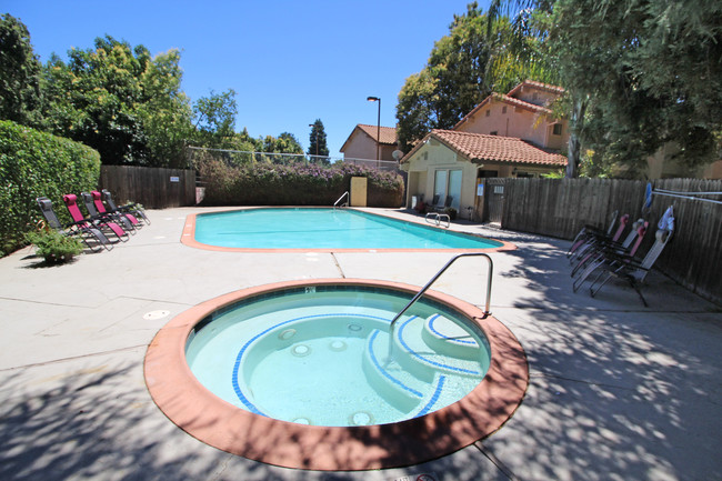 Southwood Townhomes in Sacramento, CA - Building Photo - Building Photo