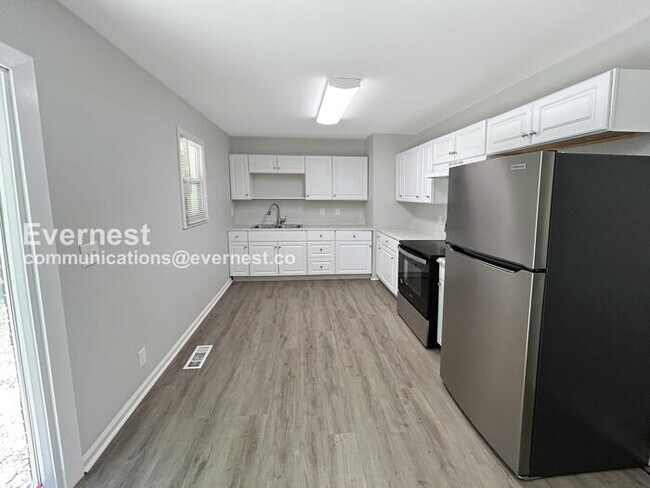 2463 Montezuma Cir in Ellenwood, GA - Building Photo - Building Photo