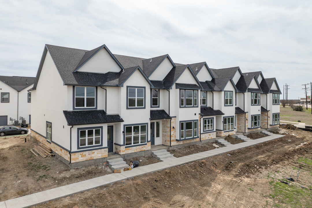 Villas of Doe Creek Townhomes in Little Elm, TX - Building Photo