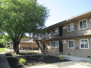 Somerset Apartments in Sacramento, CA - Foto de edificio - Building Photo