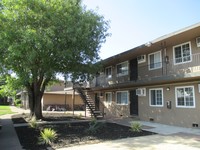 Somerset Apartments in Sacramento, CA - Building Photo - Building Photo