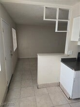 521 N Decatur Blvd in Las Vegas, NV - Building Photo - Building Photo