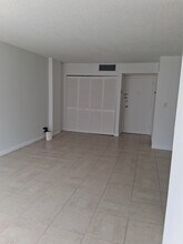 17021 N Bay Rd, Unit 767 in Sunny Isles Beach, FL - Building Photo - Building Photo