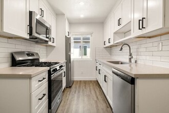 Kling Trio Apartments in Valley Village, CA - Building Photo - Building Photo